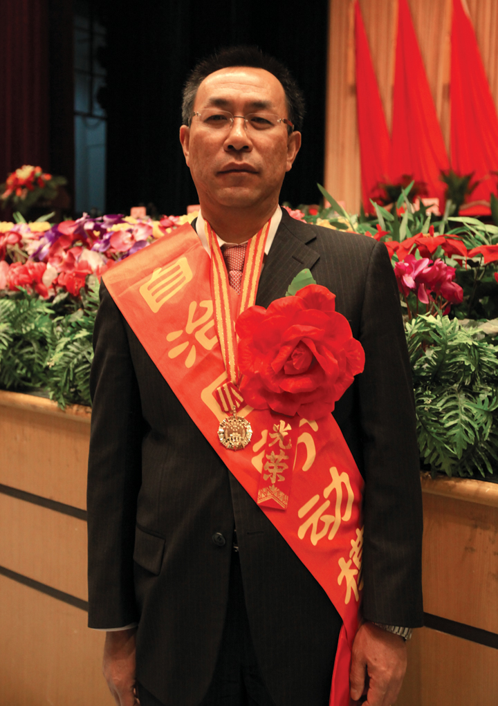 赵洪章获自治区劳动模范称号